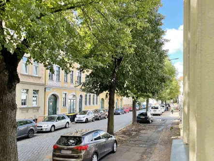 Strassenansicht 1674211 immoHAL - Wohnung mieten in Halle - Für kleine Familien in günstiger Lage. Eine kleine 4-Zimmer-Wohnung in der südlichen Innenstadt