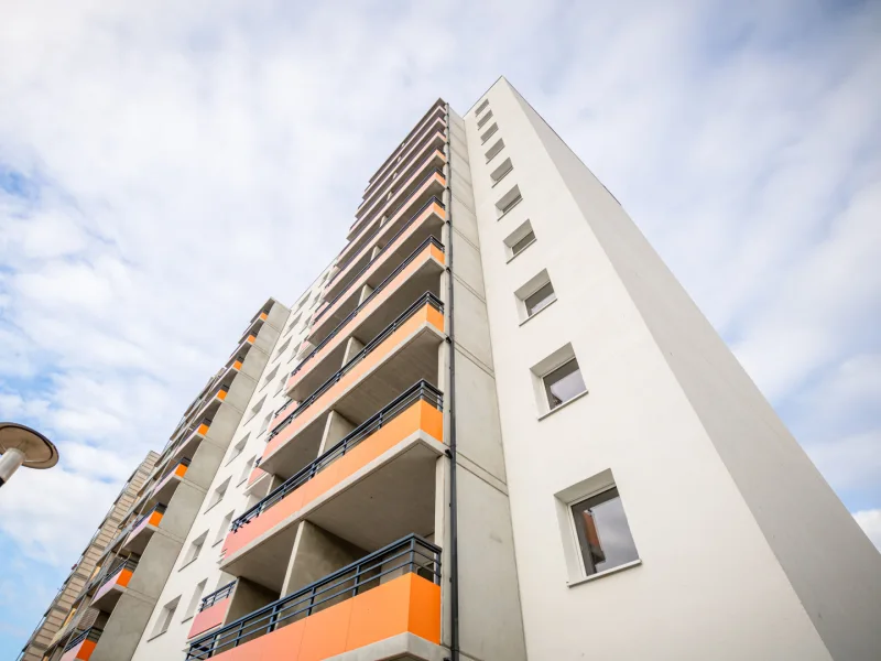 Hausansicht 1767036 immoHAL - Wohnung mieten in Halle - 2-Raum mit Lift und Balkon. Frisch saniert und mit toller Aussicht im Süden von Halle