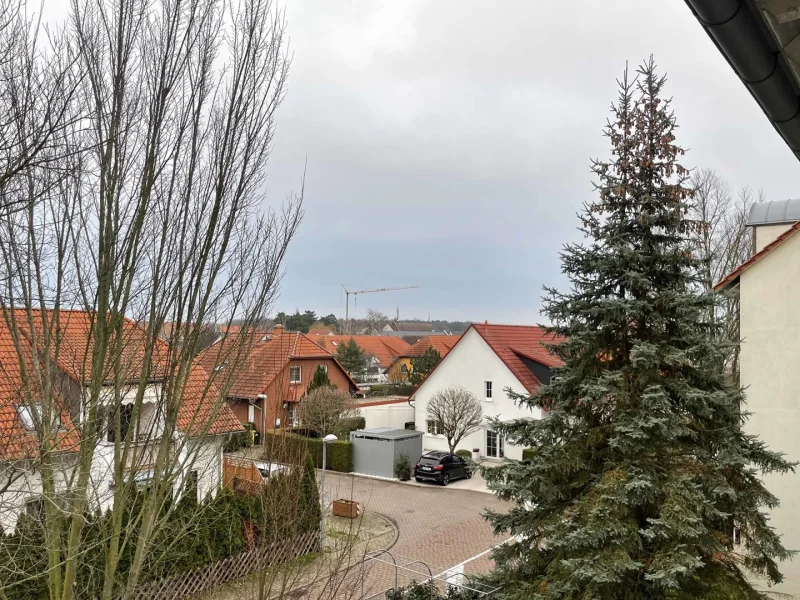 Aussicht 17941 immoHAL - Wohnung mieten in Lieskau - Gemütliche Wohnung für die kleine Familie. Mit Balkon und G-WC in Lieskau!