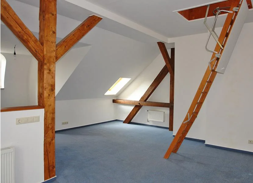 offener Wohnbereich - Wohnung mieten in Lutherstadt Eisleben - O95W130: Auch die Küche ist schon drin! 1-Raum-DG-Wohnung in Eisleben!