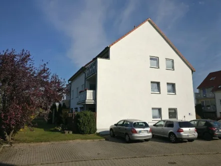 Hausansicht - Wohnung mieten in Seegebiet Mansfelder Land - O218W3 - Frisch renoviert! 2-Raum Wohnung mit Balkon unweit vom Süßen See