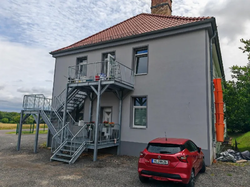 Hausansicht - Wohnung mieten in Seegebiet Mansfelder Land - O189W6: Moderne 3-Raum Wohnung in Röblingen - Stellplatz + Garage mögl.