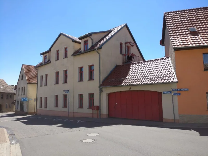 Hausansicht - Wohnung mieten in Gerbstedt - O176W4: Geräumige 3-Raum Wohnung in Gerbstedt