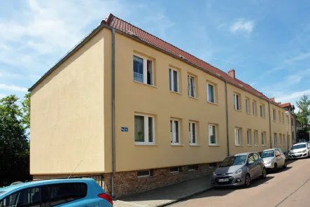 Straßenansicht - Wohnung mieten in Lutherstadt Eisleben - O179W6: Geräumige 3-Raum-Wohnung in gepflegter Wohnanlage zu vermieten