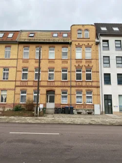 Hausansicht - Wohnung mieten in Köthen - Zwei-Zimmer-Wohnung im zentralen Köthen