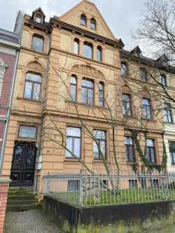 Hausansicht - Wohnung mieten in Bernburg - Großzügige 1-Zimmer-Wohnung