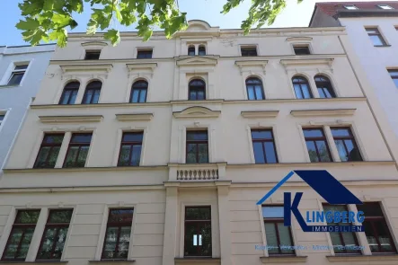 Hausfassade - Wohnung mieten in Zeitz - helle und freundliche 3-Raum-Wohnung mit Balkon im 1. Obergeschoss sucht neuen Mieter!