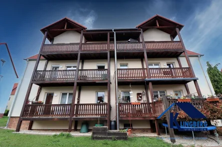 Rückansicht - Haus - Wohnung kaufen in Elsteraue - Eine Eigentumswohnung mit Balkon die keine Wünsche offen lässt – hier wohnt es sich! 