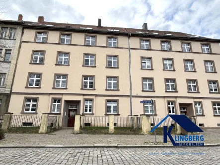 Hausansicht - Wohnung mieten in Weißenfels - lichtdurchflutete, renovierte 3-Raum-Wohnung mit Balkon im 1.OG  in Weißenfels zu vermieten!