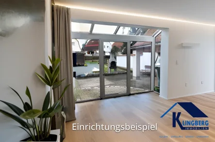 Wohnzimmer mit Blick in Garten - Haus kaufen in Zeitz - Saniertes Reihenmittelhaus mit großem Grundstück und PKW-Stellplatz in Zeitz zu verkaufen!