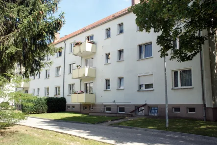 Hausansicht - Wohnung mieten in Zeitz - Wohnen im sanierten Altbau in Zeitz „Forststraße“