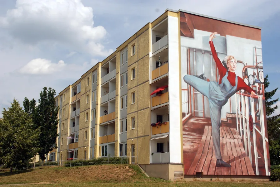 H.-Jacobi-Str. 1-4_Objektbild - Wohnung mieten in Zeitz - Neu modernisierte Wohnung im 2. OG in grüner Stadtrandlage von Zeitz-Ost