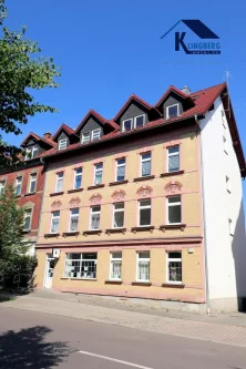 Hausansicht Straßenseitig - Wohnung mieten in Zeitz - Maisonettewohnung mit Echtholzelementen und PKW-Stellplatz im Hof zu vermieten!