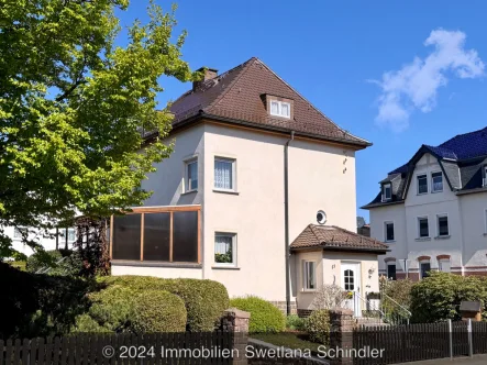 Titelbild - Haus kaufen in Limbach-Oberfrohna / Pleißa - !!!Ein-/Zweifamilienhaus mit 7 Zimmern, 2 Terrassen, 2 Garagen, Pool...!!!