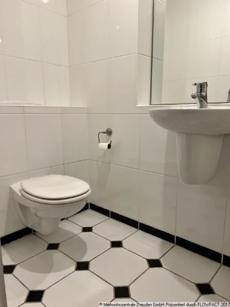 WC - Schicke 2-Raum Maisonettewohnung mit Badewanne und Einbauküche !!! Großer Südbalkon !!