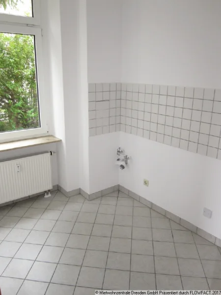 Küche - Neu sanierte 1-Raum Wohnung mit Balkon und Einbauküche in Cotta!!!