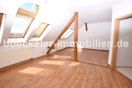  - Wohnung mieten in Weißenfels - Dachgeschosswohnung mit Charme