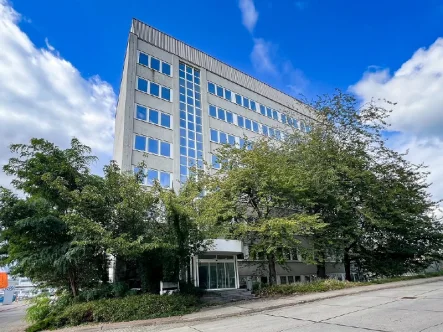 Gebäudeansicht - Büro/Praxis mieten in Dresden - Bürohaus mit Sicht auf den "Großen Garten" in Dresden Gruna