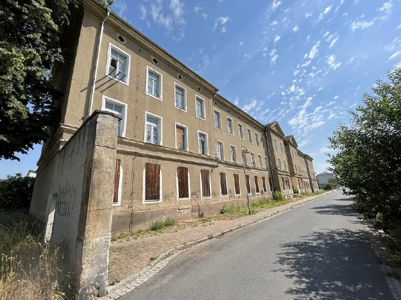 Ansicht - Büro/Praxis kaufen in Großenhain - historische Kaserne mit Denkmalschutz zum Gewerbeobjekt entwickeln