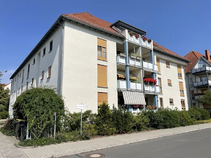 Außenansicht - Wohnung kaufen in Weinböhla - TOP! Ruhige Lage in Weinböhla | 3 Zimmer mit Balkon und TG-Stellplatz!
