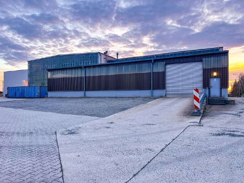 Gebäudeansicht - Halle/Lager/Produktion mieten in Ohorn - Lagerhalle (S) mit ca. 310 m² innerhalb eines Gewerbegebietes direkt an der A4 zur Miete
