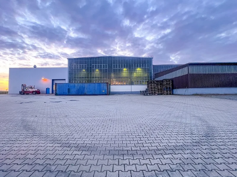 Impressionen - Halle/Lager/Produktion mieten in Ohorn - 40.000 m² Grundstück mit ca. 13.000 m² Hallenfläche direkt an der A4 zur Miete!
