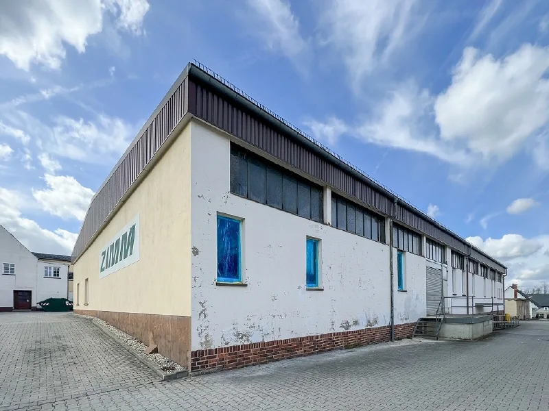 Gebäudeansicht - Halle/Lager/Produktion mieten in Ohorn - Vielseitige Hallenfläche (D) an der Autobahn | Halle in Ohorn zur Miete