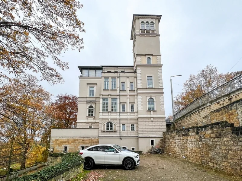 Gebäudeansicht mit Parkplatz - Büro/Praxis mieten in Dresden - Repräsentative Bürovilla an den Elbwiesen | Büro mit ca. 180 m² zur Miete