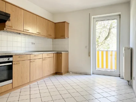 Küche mit Balkon - Wohnung mieten in Chemnitz - Erdgeschoss - 2-Raumwohnung mit EBK Balkon Tiefgarage in Schloßchemnitz mieten