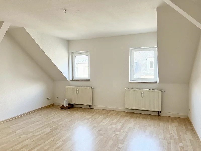 Wohn- und Schlafzimmer - Wohnung mieten in Chemnitz - Helle 1 Raumwohnung mit EBK auf dem Sonneberg zu mieten!