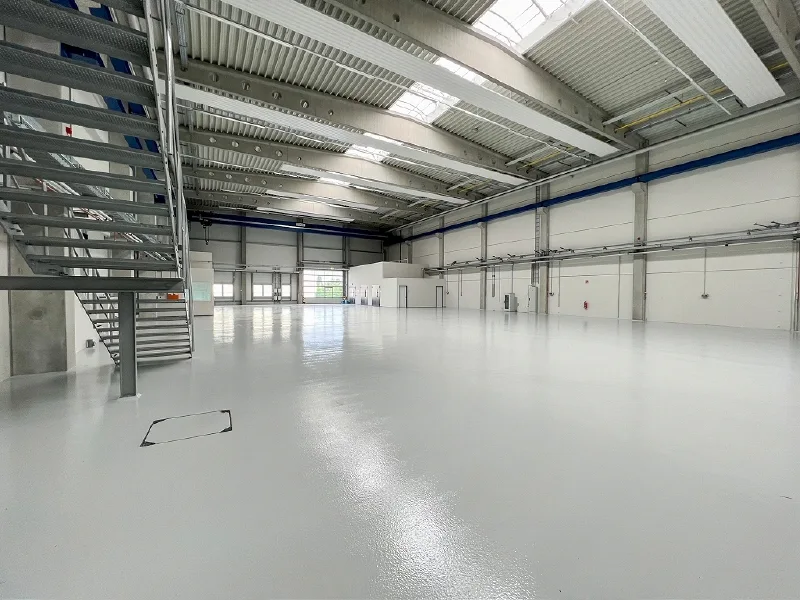Innenansicht Halle - Halle/Lager/Produktion kaufen in Döbeln - Moderne Light Industrial Immobilie unmittelbar an der A14 in Döbeln-Ost zum Kauf!