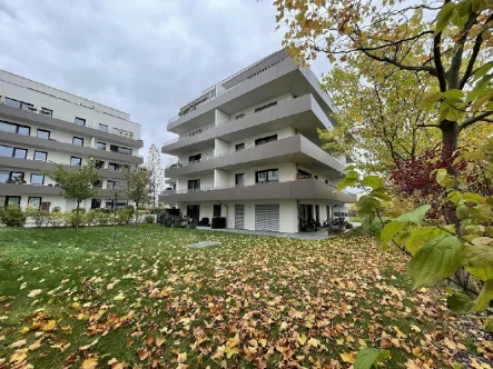 Objektansicht - Wohnung mieten in Dresden - * Wunderschöne 2 Raum Wohnung mit großem Balkon, Parkett und EBK mieten *