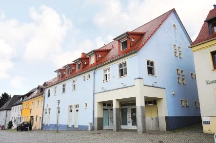 Gebäudeansicht - Haus kaufen in Elstra - 469 €/m² - WGH am Marktplatz in Elstra zum Kauf