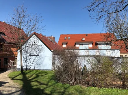 Rückwärtige Gebäudeansicht - Zinshaus/Renditeobjekt kaufen in Elstra - 469 €/m² - WGH am Marktplatz in Elstra zum Kauf