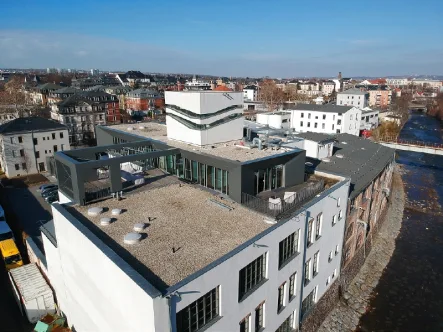 Vogelperspektive mit Dachterrassen - Büro/Praxis mieten in Dresden - Modernes Büro mit 2 Dachterrassen | Klimaanlage | EBK | Dusche in Dresden-Löbtau zur Miete!