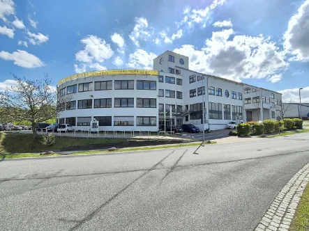 Gebäudeansicht 1 - Büro/Praxis mieten in Kesselsdorf - Ideal für Ihr Unternehmen | Rund 256 m² Bürofläche im Gewerbekomplex zur Miete