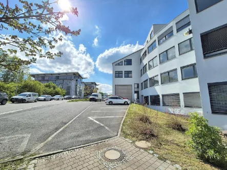 Gebäudeansicht 1 - Büro/Praxis mieten in Kesselsdorf - Ab sofort verfügbar | Rund 656 m² Bürofläche nahe Dresden zur Miete