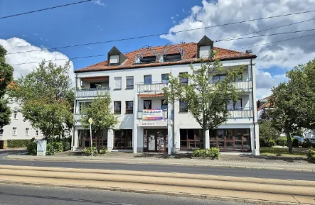 Straßenansicht - Halle/Lager/Produktion kaufen in Dresden - Vermieteter Laden in Dresden Dobritz | mit PKW Stellplatz | gute Sichtbarkeit