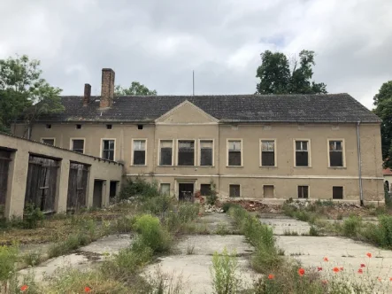 Ansicht Haus 1 - Zinshaus/Renditeobjekt kaufen in Lüderitz - von Bismarck - Gutshof mit Wohn - und Gewerbeflächen zur Entwicklung an der A14 kaufen