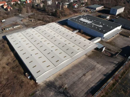 Vogelperspektive - Halle/Lager/Produktion mieten in Dresden - Rund 6.000 m² große Halle zur MIETE +++ Gewerbeareal im Dresdner Osten