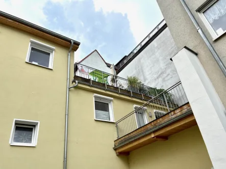 Blick zur Terrasse - Wohnung kaufen in Jena - Wohnung mit Dachterrasse in der Innenstadt! Zentral selbst Wohnen u. Arbeiten oder Urlaub machen!