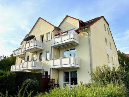 Balkonseite schräg - Wohnung kaufen in Leipzig / Engelsdorf - Maisonette - Frisch saniert und neu vermietet in grüner Lage!