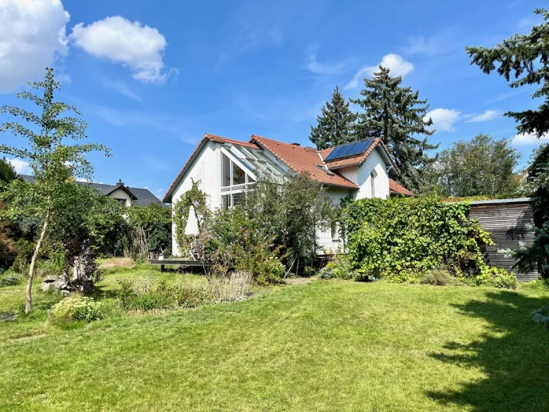 Blick vom Grundstück auf das Haus - Haus kaufen in Pirna / Hinterjessen - Herrliches, ruhiges Grundstück plus Einfamilienhaus mit Charme!