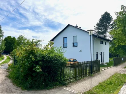 Hausansicht - Haus kaufen in Wilsdruff / Limbach - Im Sommer einziehen! Haustraum Baujahr 2020(!) Top Energiekennwert, 4 Zimmer, 2 Bäder, viel Platz!