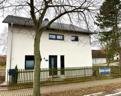 Hausansicht - Haus kaufen in Wilsdruff / Limbach - Im Sommer einziehen! Haus Baujahr 2020(!) Top Energiekennwert! 5 Zimmer