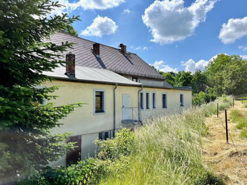 Gebäuderückseite - Haus kaufen in Bannewitz / Börnchen - Haus zum Umbau als Mehrfamilienhaus oder für Gewerbetreibende im Dresdner Speckgürtel