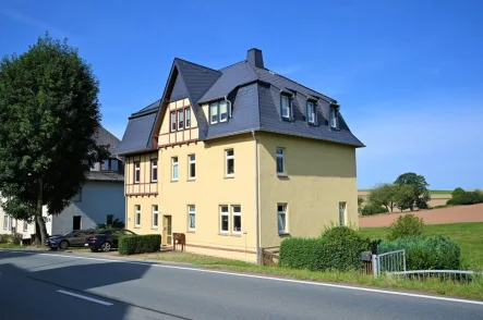 Hausansicht - Haus kaufen in Neukirchen/Erzgebirge - Mehrfamilienhaus in Neukirchen zu verkaufen