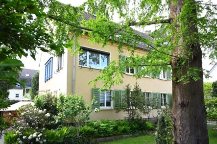 Wohnen im Grünen - Haus kaufen in Dresden - Repräsentatives Zweifamilienhaus mit Grundstück in Kleinzschachwitz