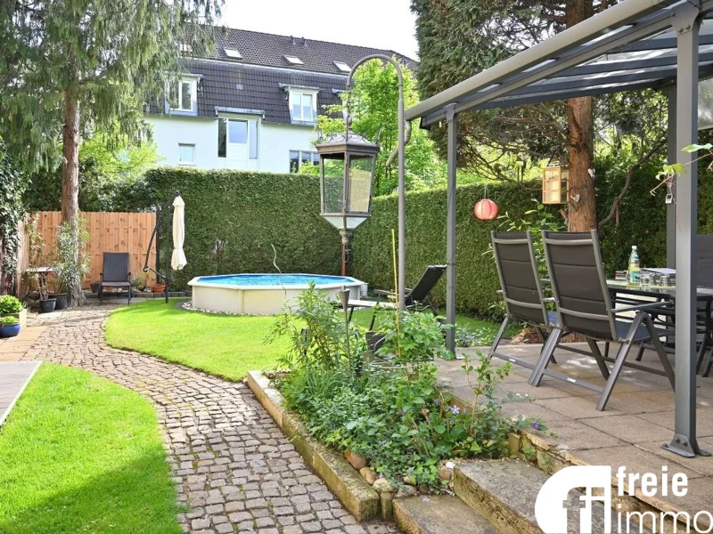 Gartenbereich mit Pool