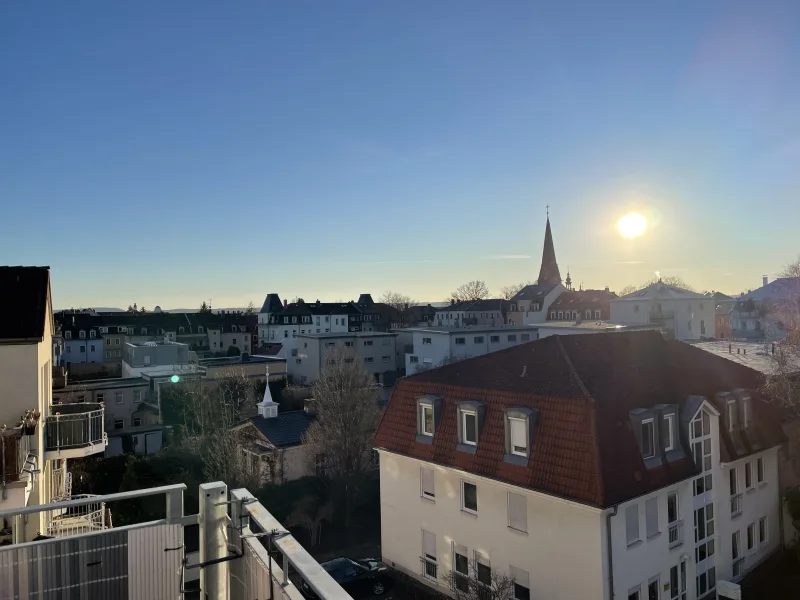 Ausblick vom Balkon - Wohnung kaufen in Dresden - 3-Zimmer Dachgeschosswohnung mit Balkon unweit der Elbe in Dresden-Pieschen